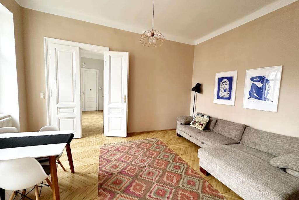 Ruhige & Grosse Altbauwohnung 7Min Zum Zentrum Bécs Kültér fotó